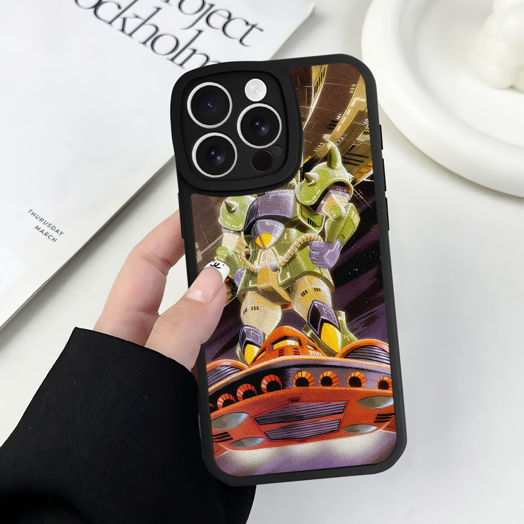 （画像用） 機動戦士ガンダム Mobile Suit Gundam 【iPhone 16シリーズ対応】シリコンスマホケース（レザー調） 材質：シリコン